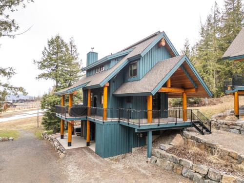 East Kootenay Ski Chalet | Snow Creek Cabin #502 by Fernie Central Reservations