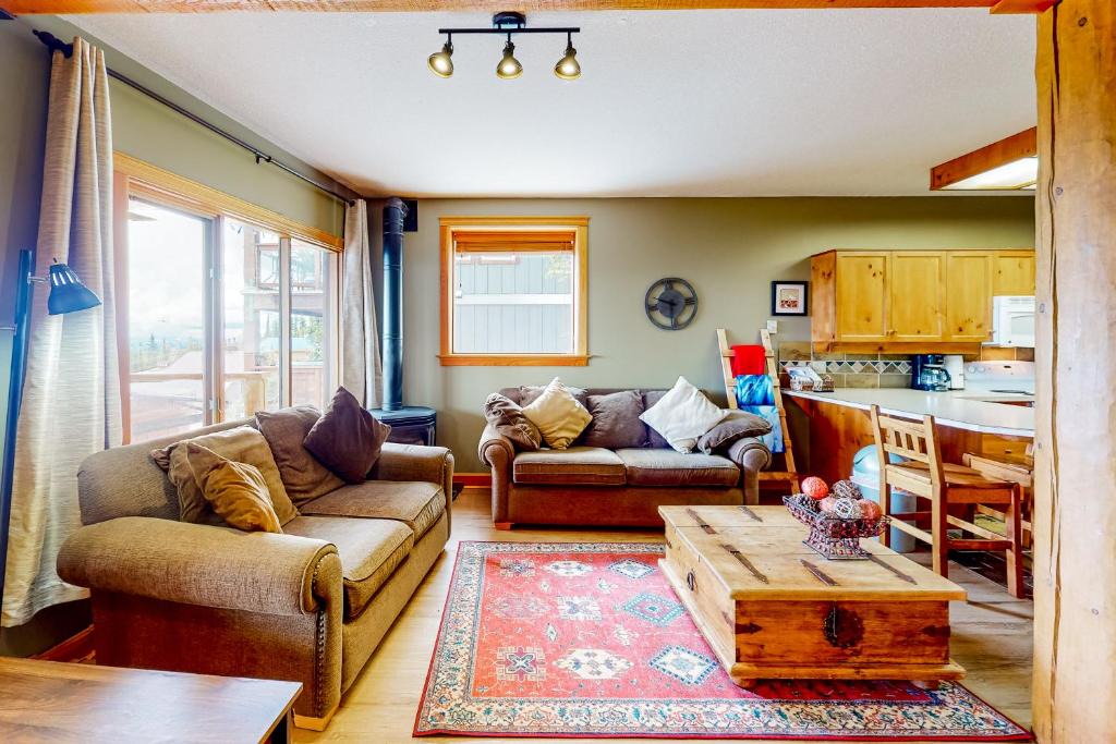 Snow Pine Estates Apartment | Snow Leopard's Retreat