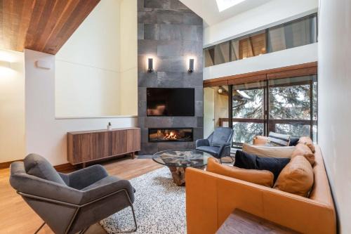 Blackcomb House | Snowberry 20 by Outpost Whistler