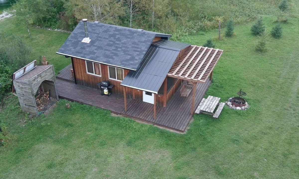 Marchand Cabin | Solar off-grid Sauna & cross-country ski trails