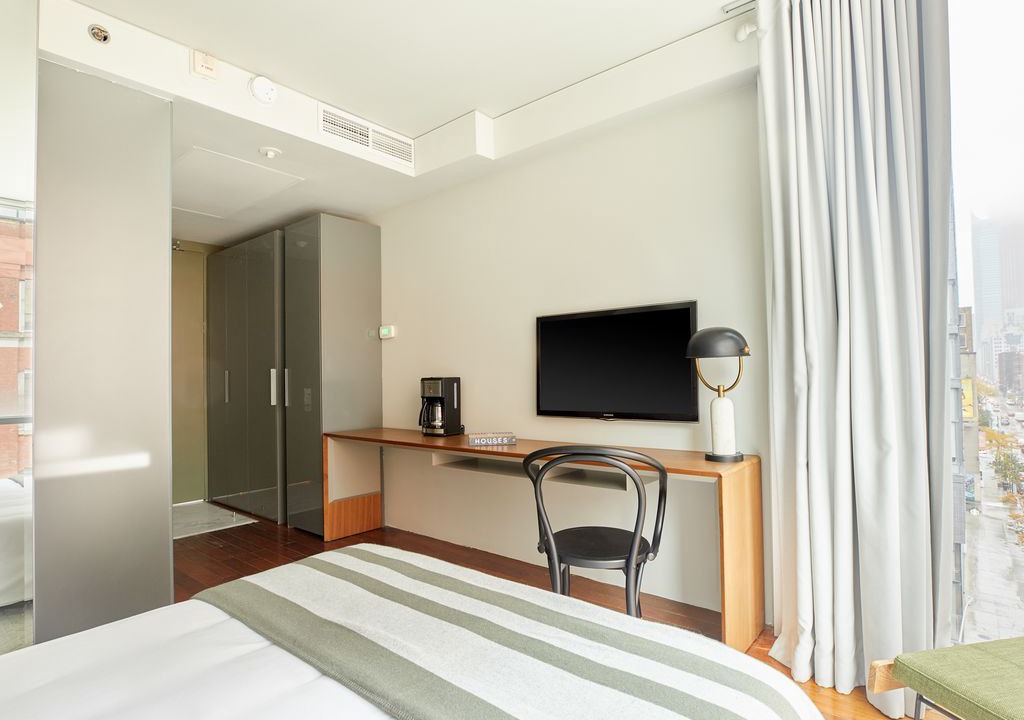 Fashion District Apartment | Sonder | Queen Room | Entertainment District