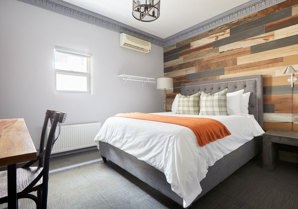 Church and Wellesley Apartment | Sonder | The Wellesley | Bold Room + Courtyard
