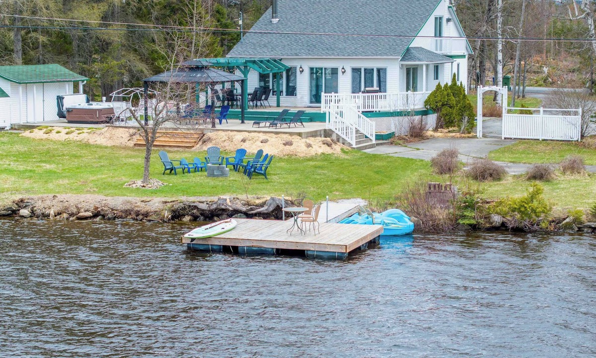 Saint-Evariste-de-Forsyth Ski Chalet | Spa, Pool table & Lakefront | Maison aux Renards