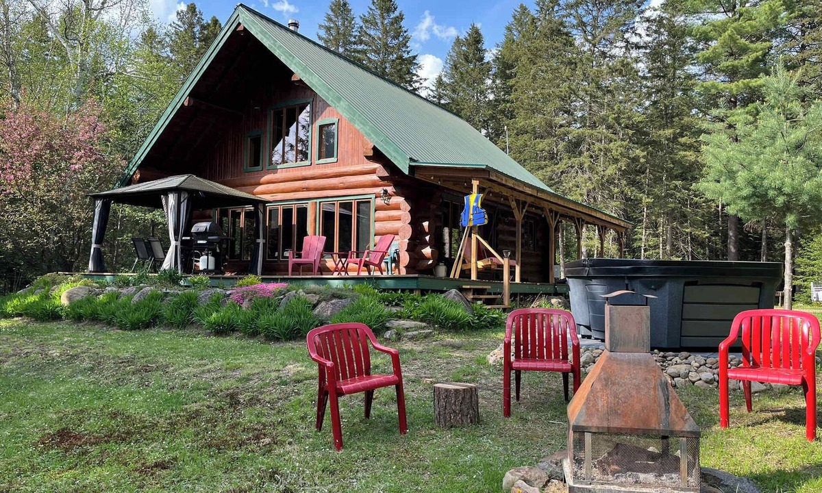 Mauricie Ski Chalet | Spa & River | Le Chalet Caché