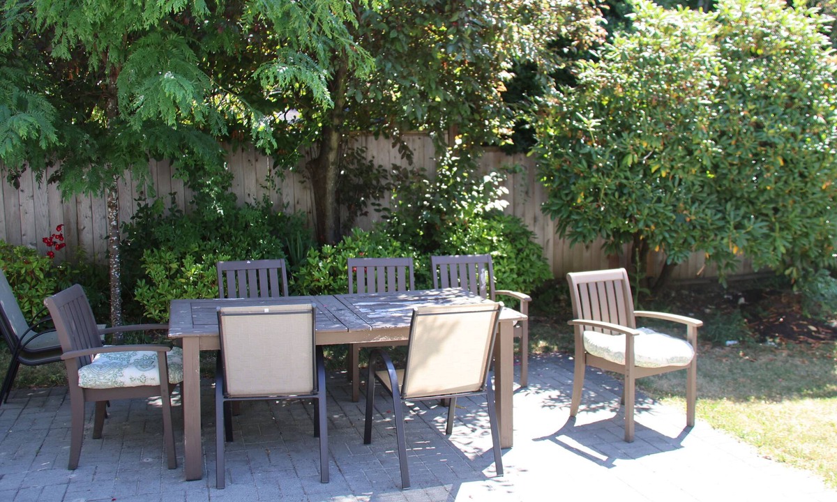 Dunbar House | Spacious 2 Basement Bedrooms Near UBC