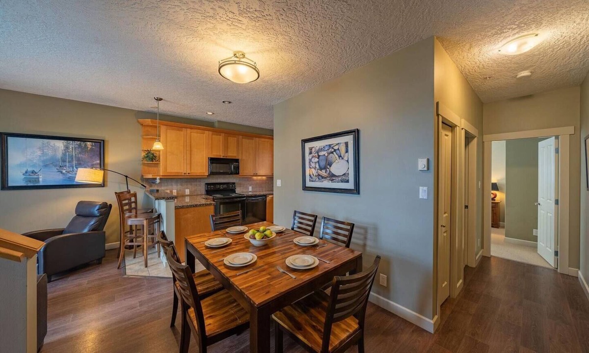 Sooke Cottage | Spacious 2 Bedroom Townhome, Sooke