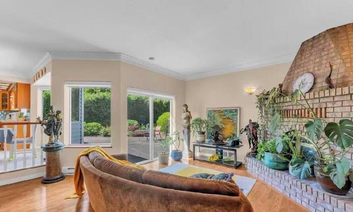Surrey House | Spacious 3BR Near White Rock & Morgan Creek