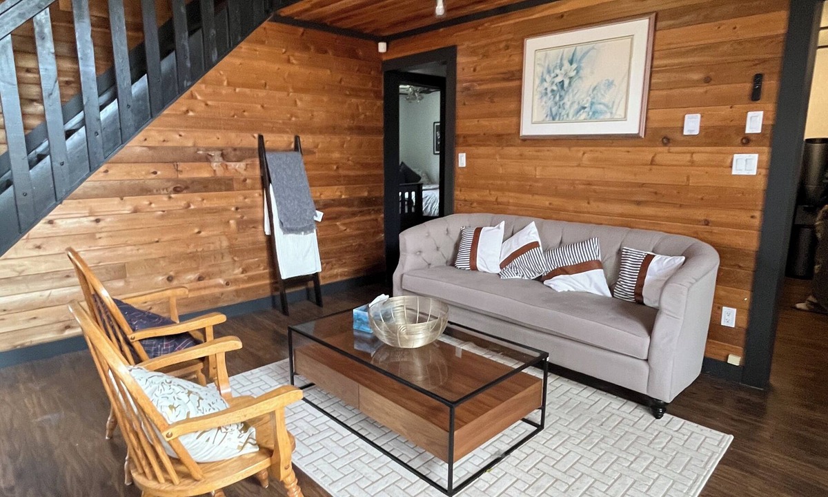 Traverse Bay Cottage | Spacious 4-Bedroom Cottage for Year-Round Family Getaways. Rent 2days get 2 Free