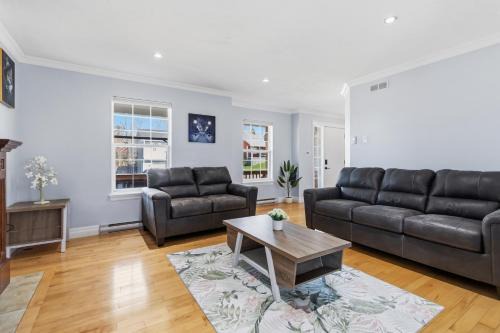 Dieppe House | Spacious 4BR Family Retreat w- Game Room 10p