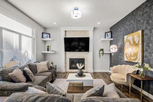 Southeast Calgary House | Spacious 8 Bedroom Family Retreat