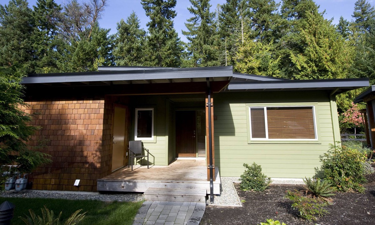 Regional District of Nanaimo House | Spacious Beach House Tucked in the Forest ~ Steps to the Beach