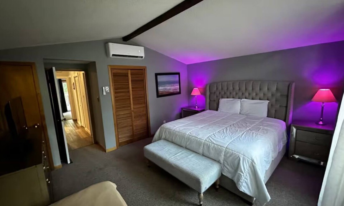 Sauble Beach Cottage | Spacious Family Cottage Perfect for Groups, Weekends & Summer Trips
