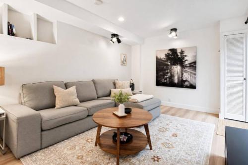 Lynn Valley House | Spacious Lynn Valley RetreatNear trails & Village