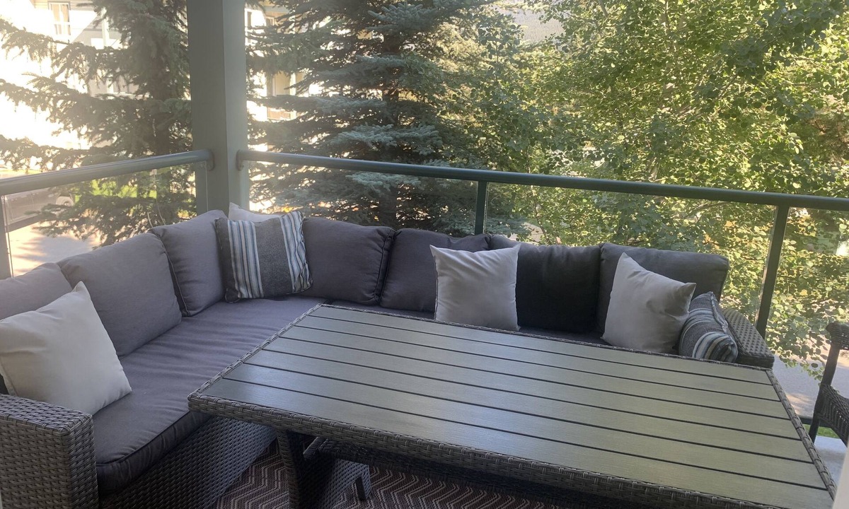 Radium Hot Springs Condo | Spacious/Quiet 2bdrm, 2 bath with Mountain Views/Pool/Hot Tub/7night Disc!