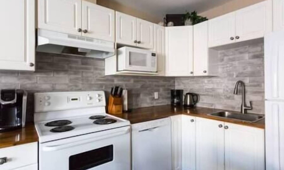 Fernie Condo | Spacious Townhouse/Loft Access/Mountain Views