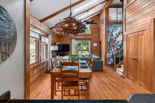 Black Mountain House | Special Offer Save More When You Stay Longer!