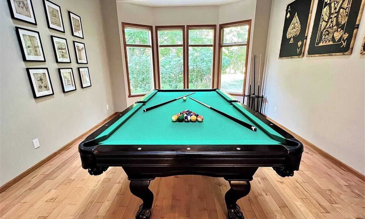 Garibaldi Highlands House | Squamish Escape: 5BR | Hot Tub | Game Room | EV