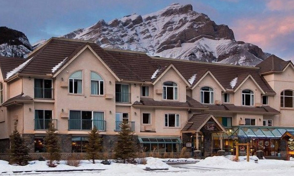 Banff Hotel | Standard King Room in Banff with Air-Conditioning