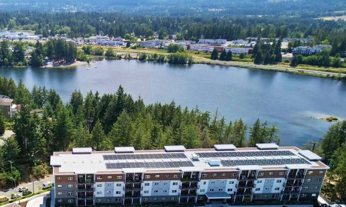 Regional District of Nanaimo Condo | Stay by the Lake Nanaimo