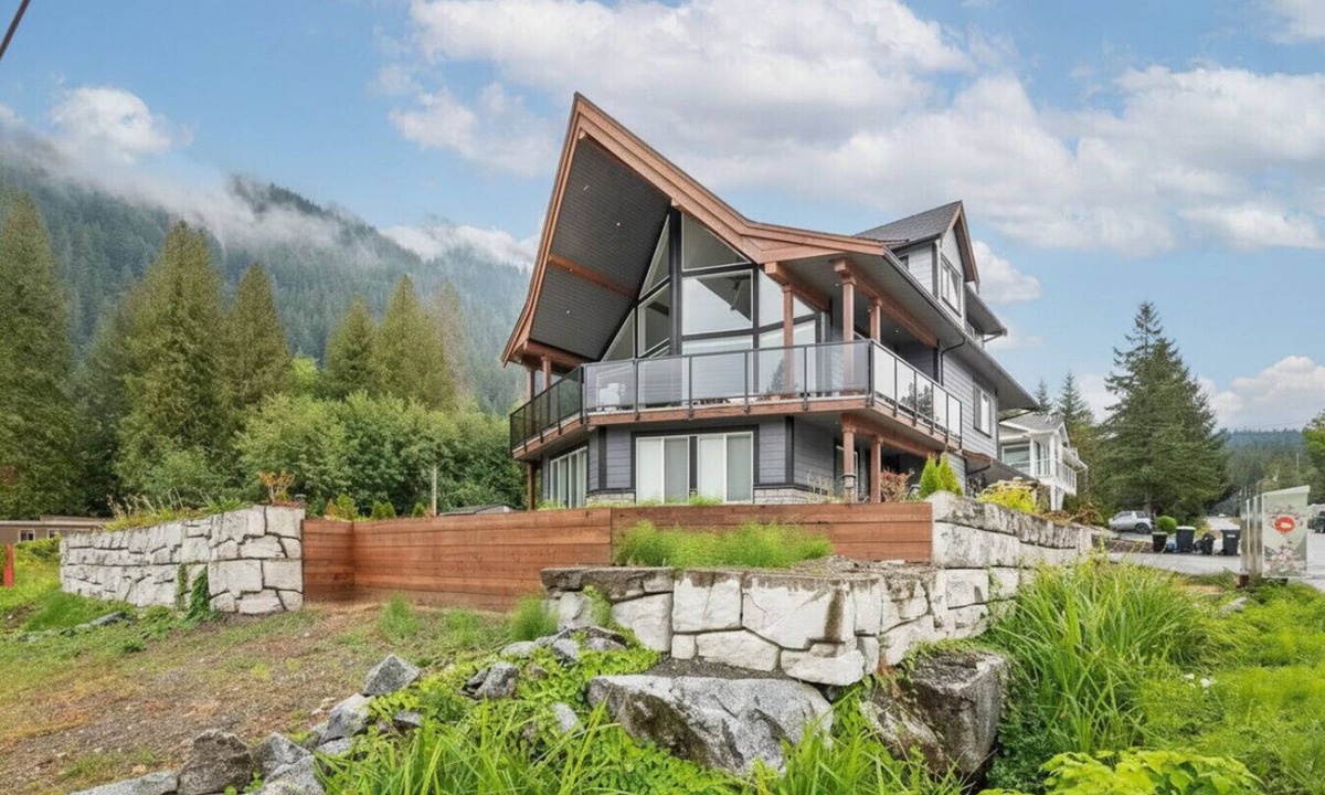 Hope House | Steps From The Lake With Water & Mountain Views
