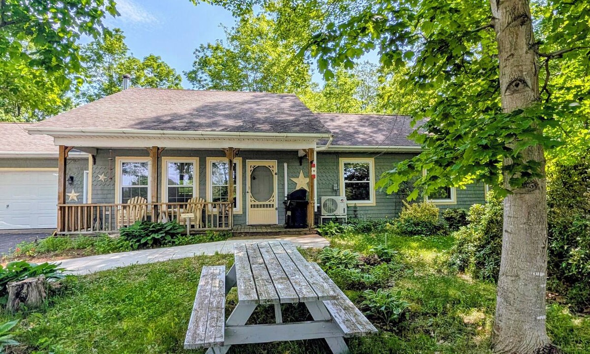 Aylesford House | Storybook Craftsman Cottage - Annapolis Valley