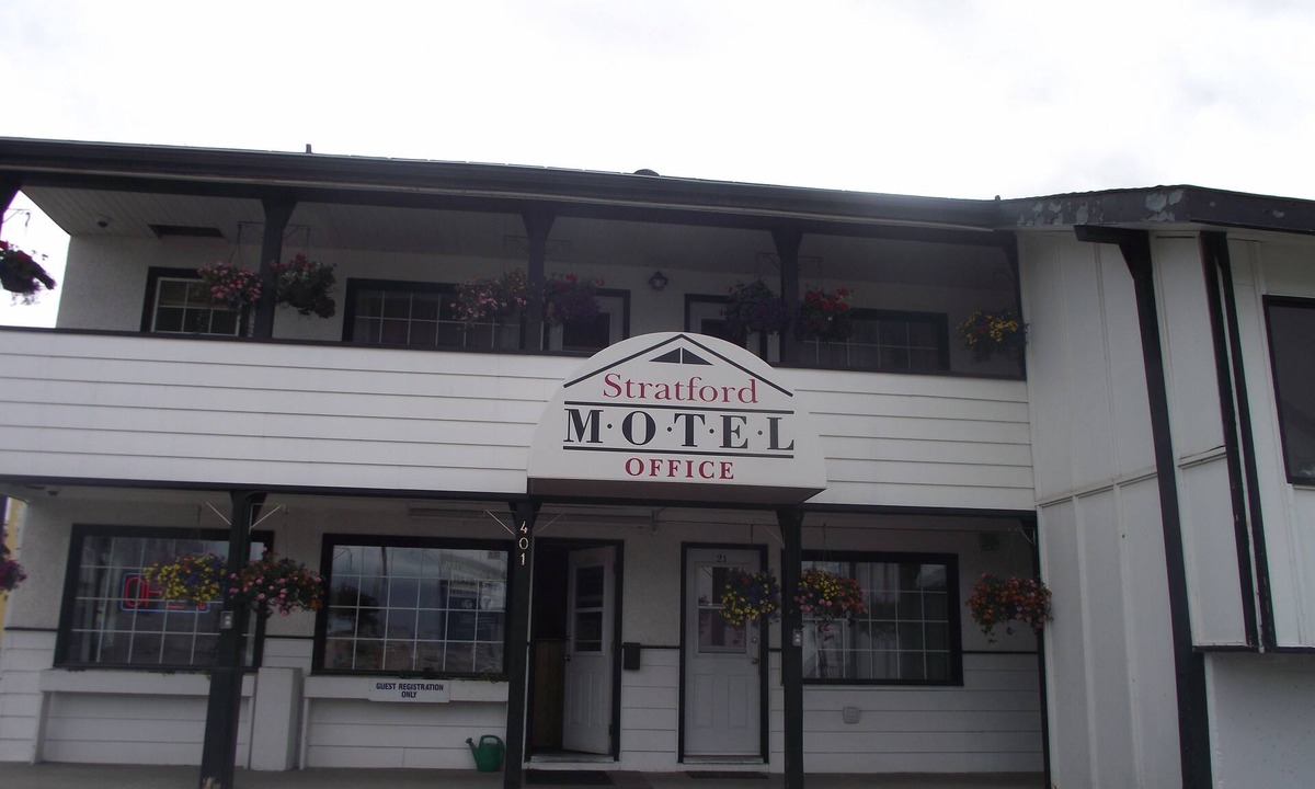 Whitehorse Hotel | Stratford Motel