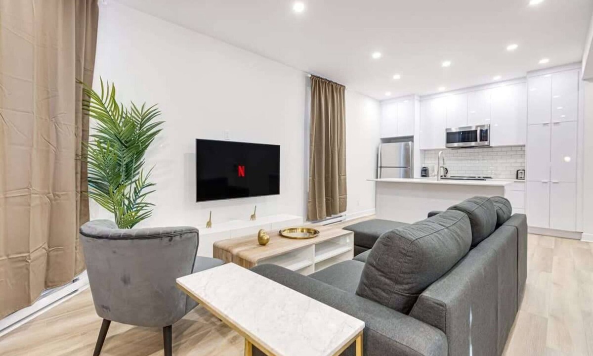 Mile End Apartment | Stunning 3BR w/Sofa Bed near Little Italy - A