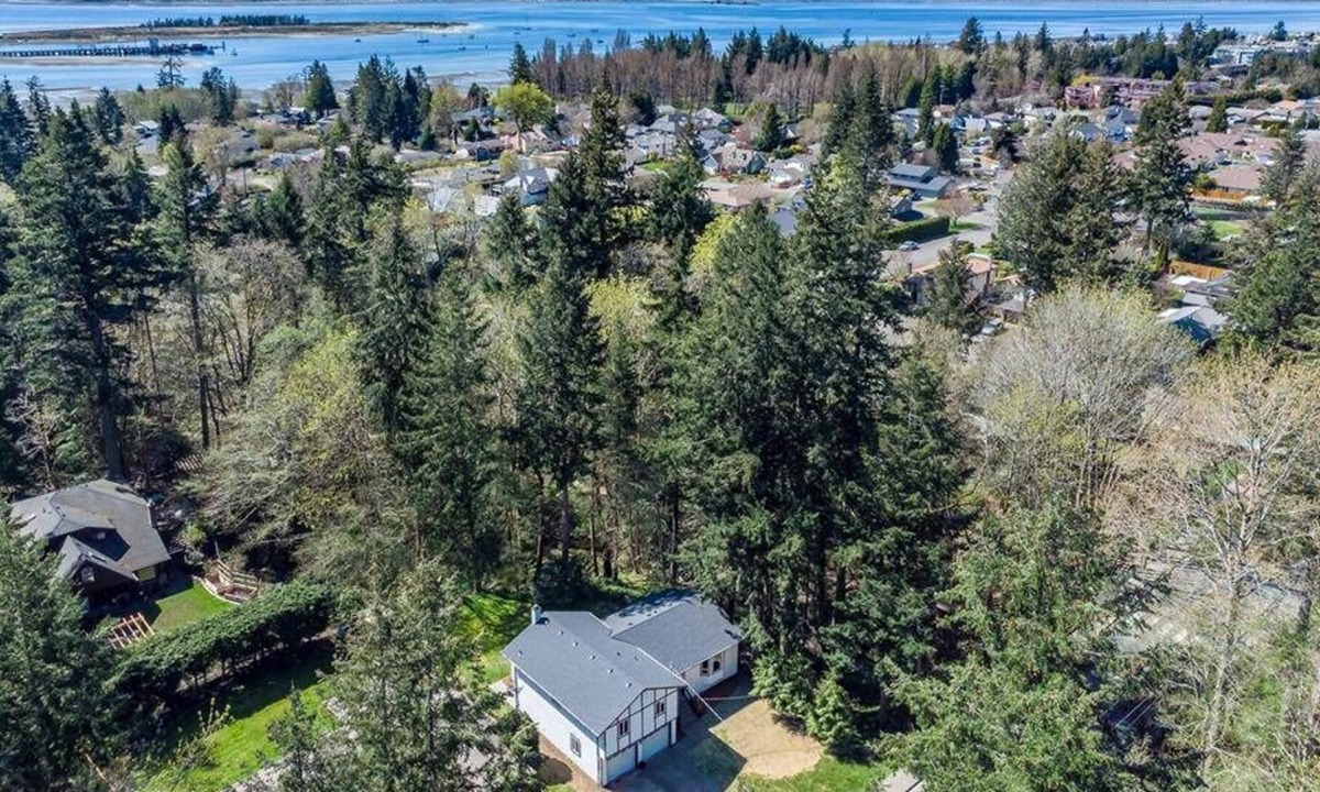 Comox House | Stunning Creekside Comox Character Home