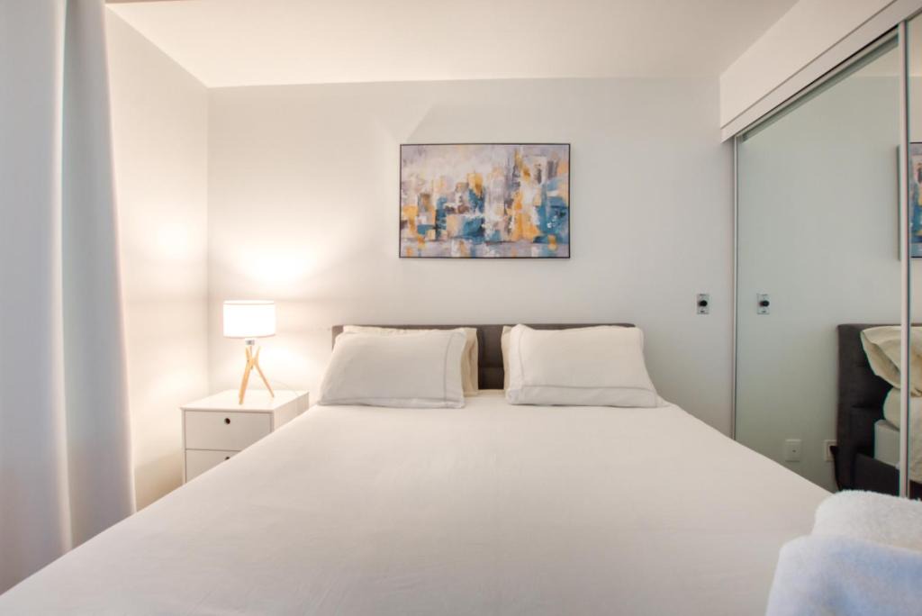Fort York Apartment | Stunning DT Waterfront Suite with Swimming Pool