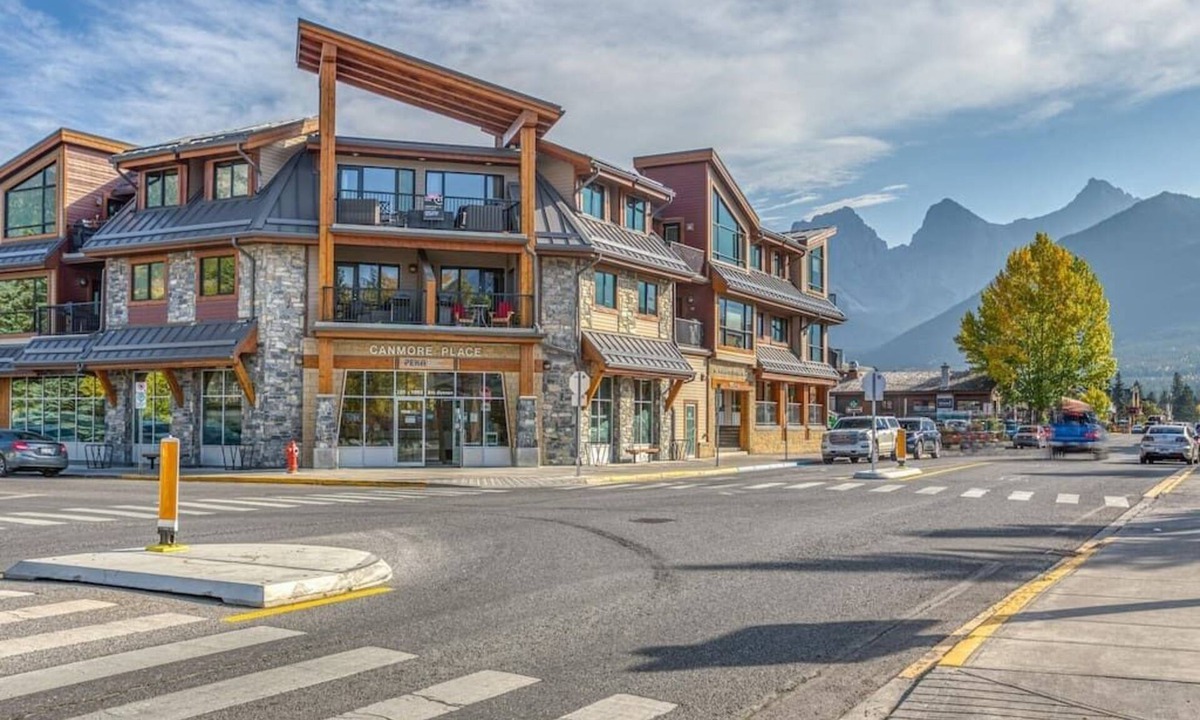 Town Centre Condo | Stunning Mt Views-Beautiful - 2BR