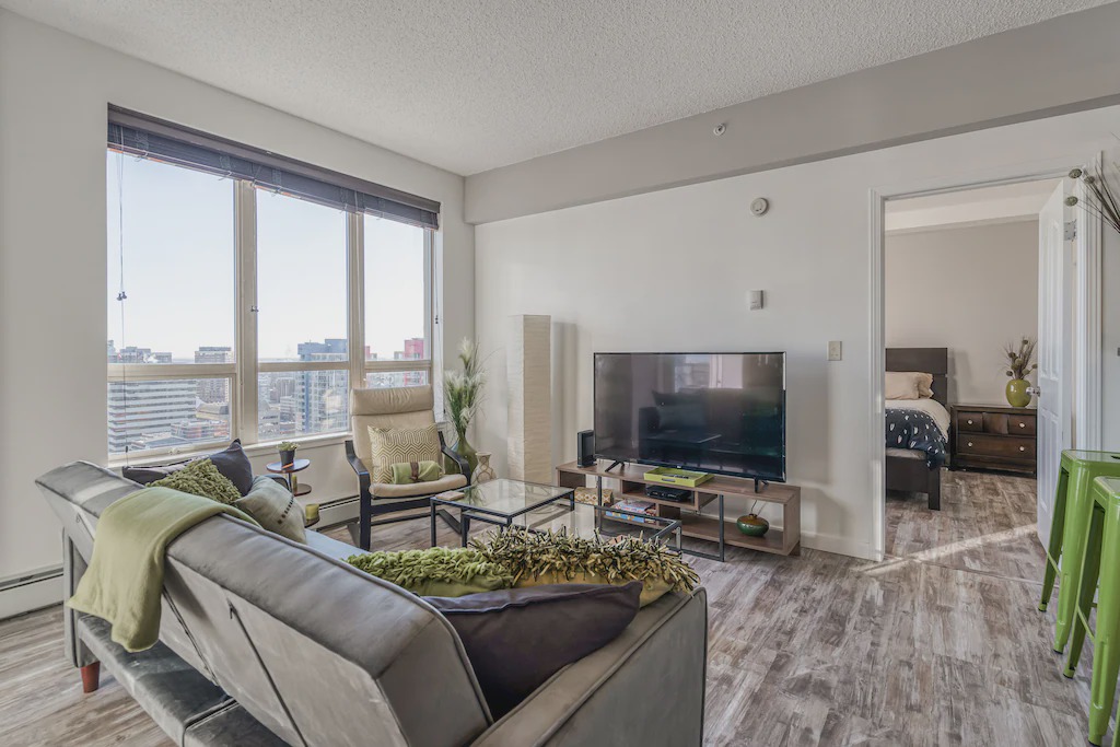 Connaught Apartment | ✨Stunning Suite | Downtown Living at it's Finest!