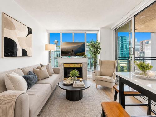 Crosstown Apartment | Stylish 3 Bedroom Home Near BC Place Rogers Arena and SkyTrain