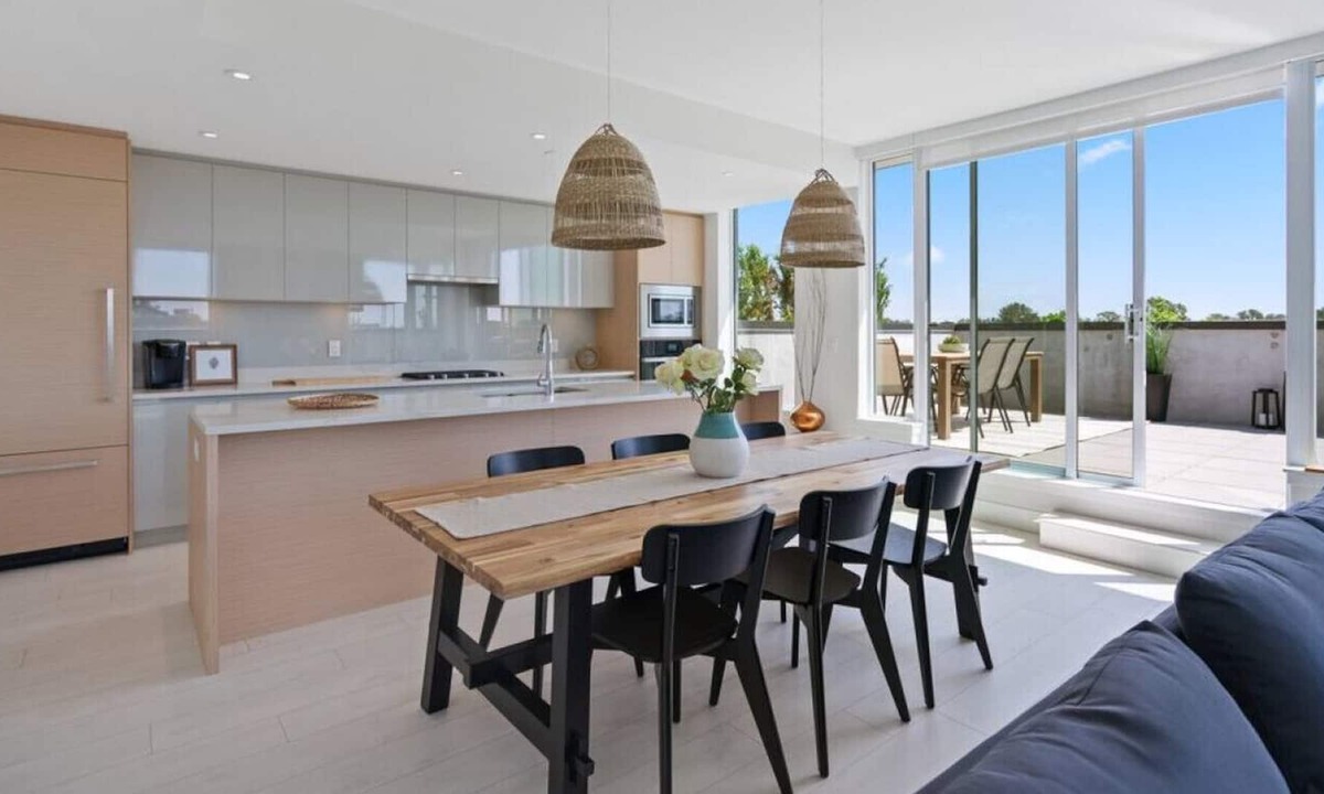 Killarney Apartment | Stylish and Contemporary with a Private Terrace and BBQ