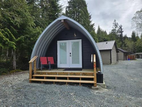 Port Renfrew House | Stylish Cabin Escape w - Kitchenette & Ensuite Bath