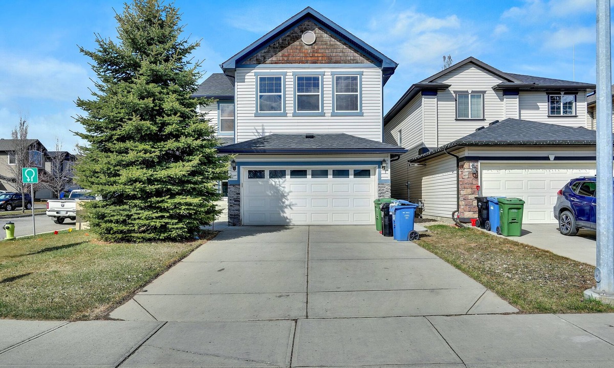 Southwest Calgary House | Stylish Family Retreat | Minutes to Hwy 201, Easy to Banff & Downtown
