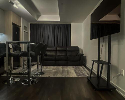 The Queensway Apartment | Stylish New 1BR in Toronto with Fast WiFi and Private Workspace