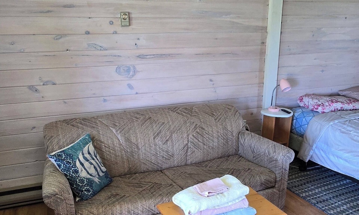 Malpeque House | Suite 8 - Older/Simple/Rustic/No Frills/Budget 1 Bed - Near Cabot Beach Park