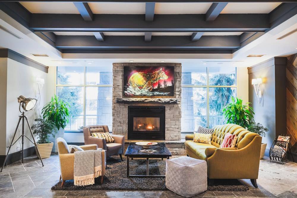 Village North Hotel | Summit Lodge Boutique Hotel