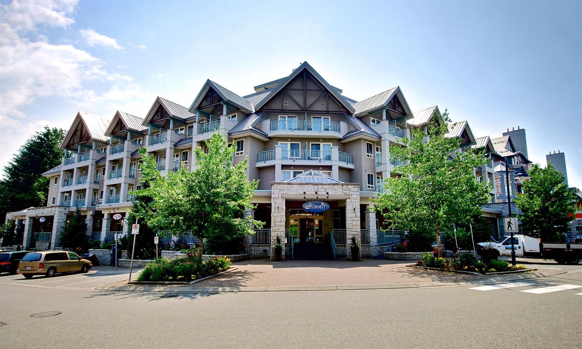Village North Hotel | Summit Lodge Boutique Hotel Whistler