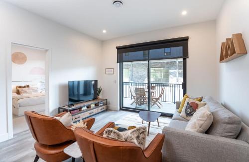 Revelstoke House | Summit Place - Condo With Mountain Views