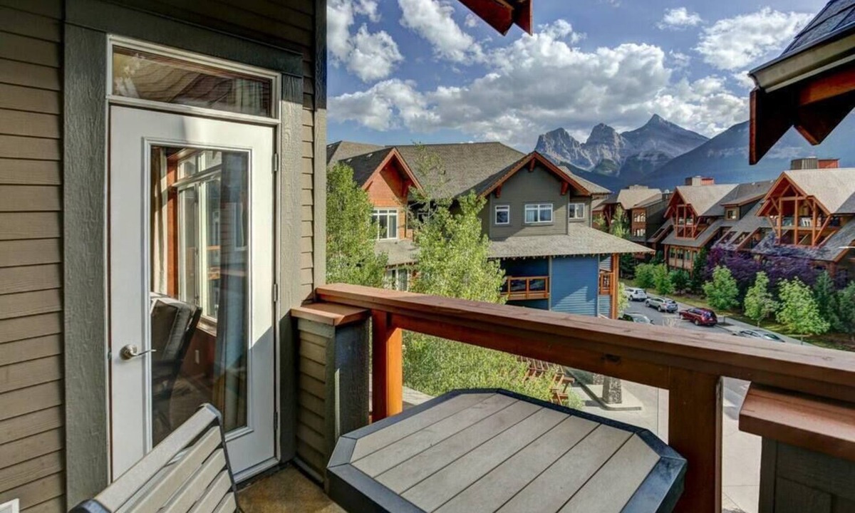 Canmore Condo | Sun Drenched Escape