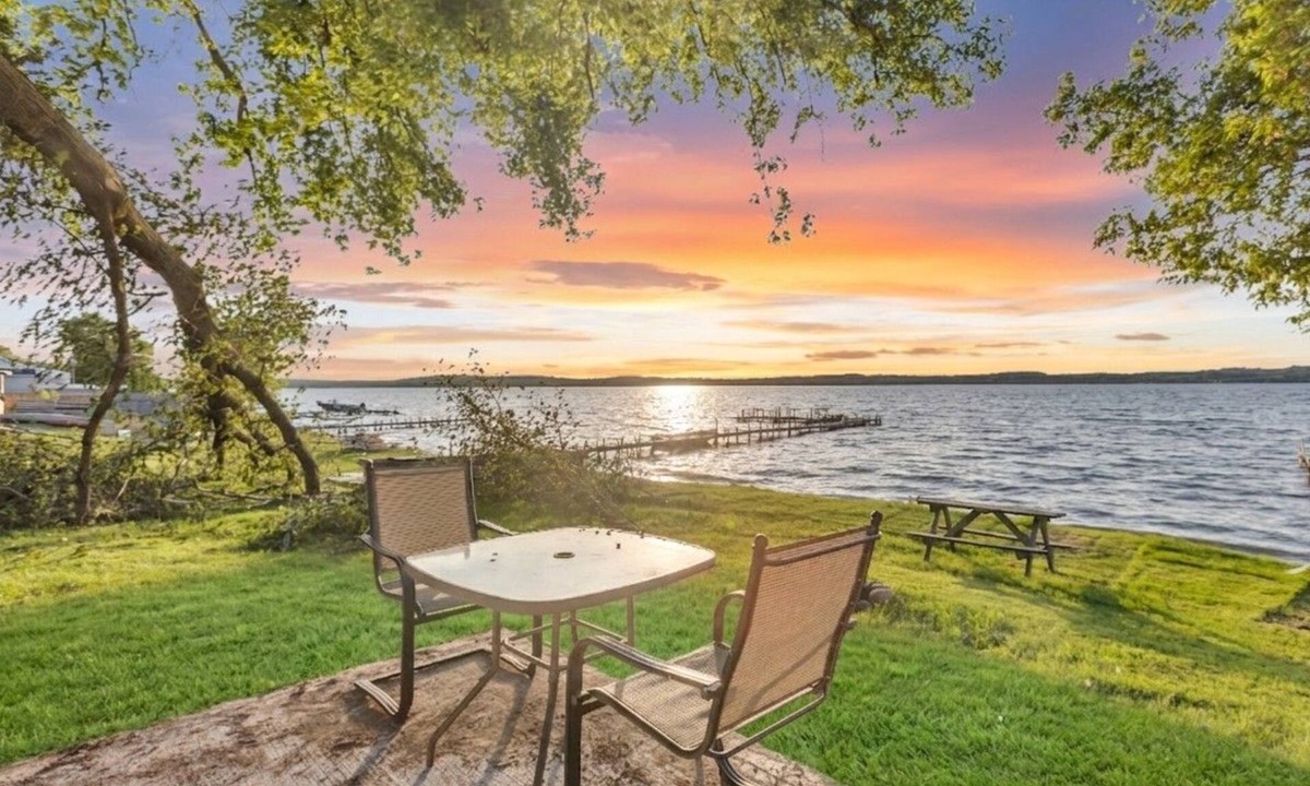 Hamilton Township Cabin | Sunny Shades Resort and Spa