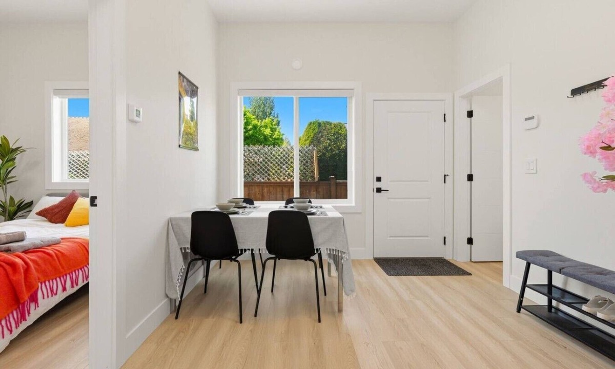 Surrey Apartment | Sunnyside Cottage Suite | 2BR near White Rock
