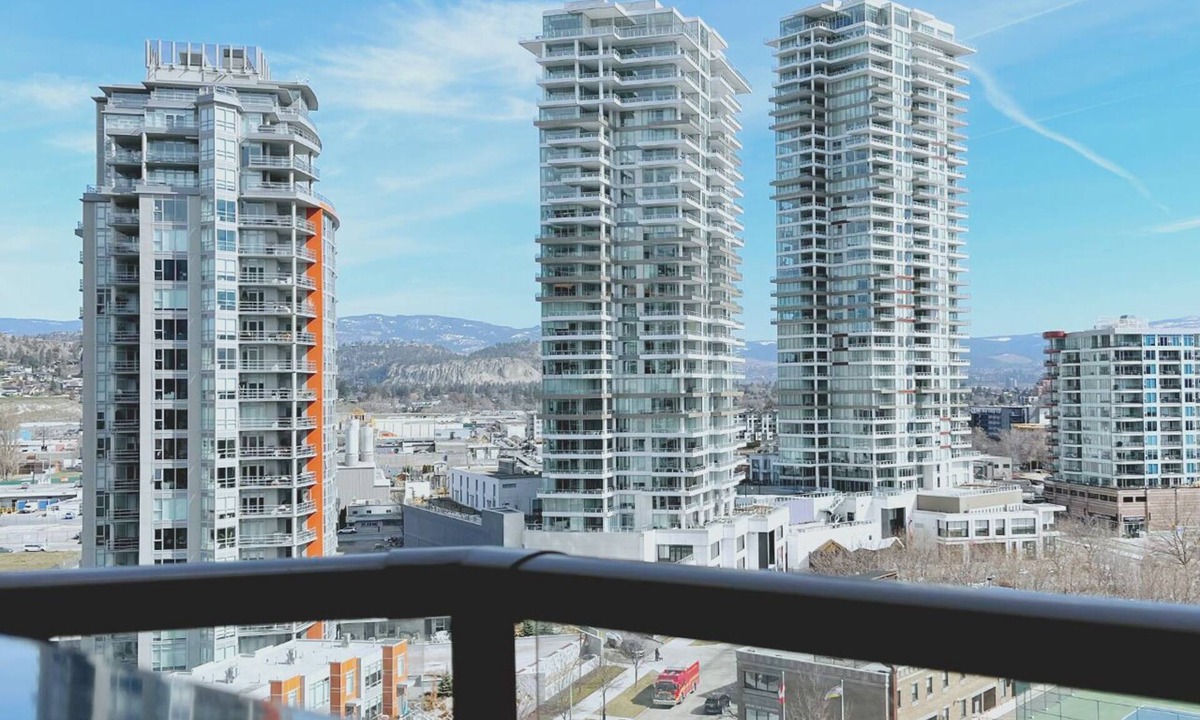 North End House | Sunset Oasis Kelowna