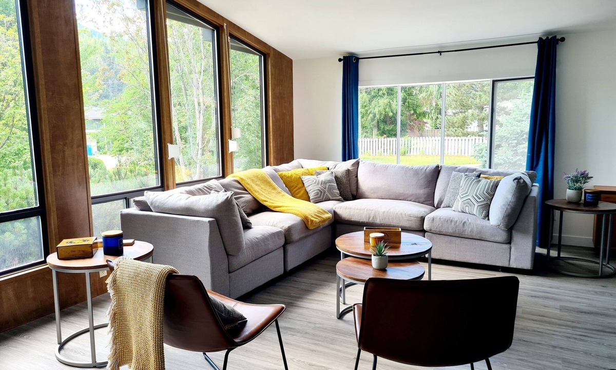 Swansea Point House | Swansea's best kept secret! Well situated, recently renovated, family operated.