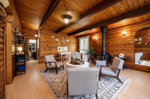 Sylvan Lake House | Sylvan Cabin - 3 BR Family Fun Luxurious Yard