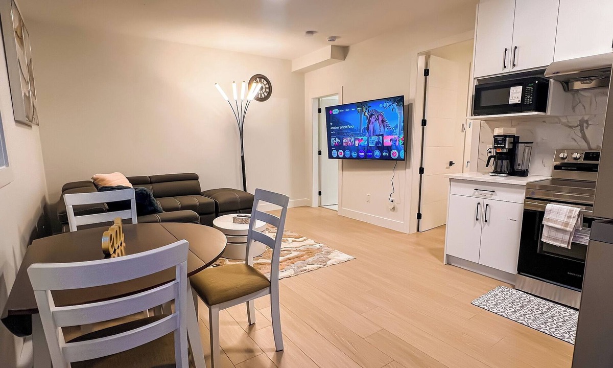Langford House | Tastefully furnished suite|Bear Mountain|EV Charger