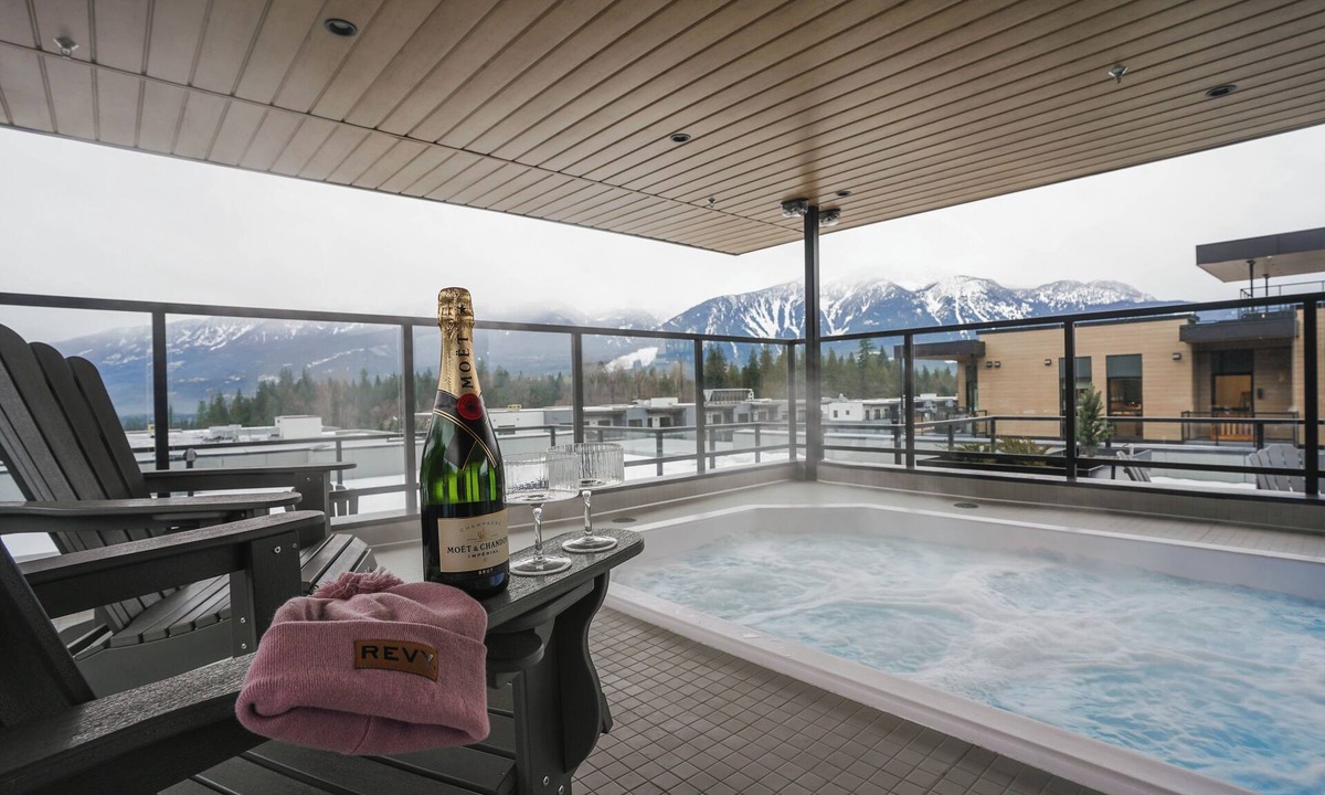 Revelstoke Condo | That 70s Chalet