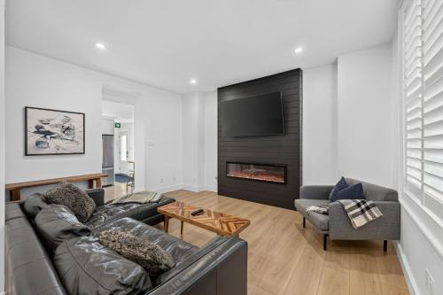 Collingwood House | The 1883 Century Flat Suite