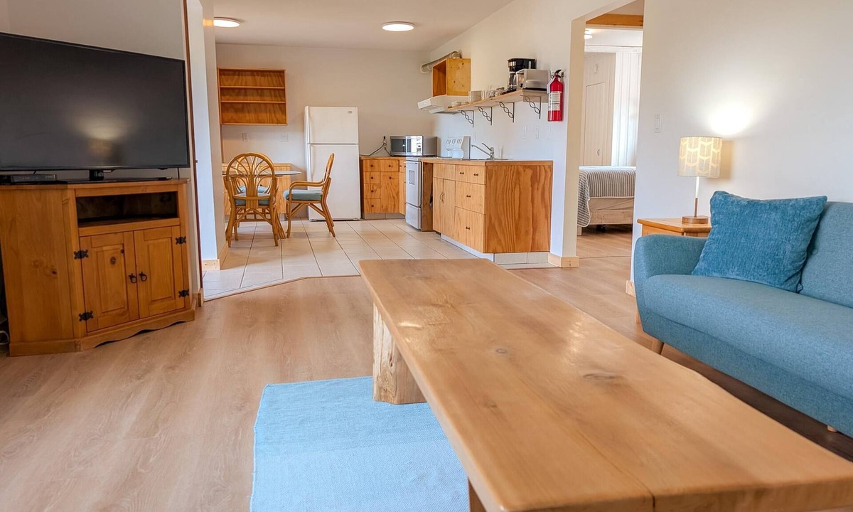 Ucluelet Cottage | The 2 Bedroom Lodge with Full Kitchen private bathroom and Ocean View